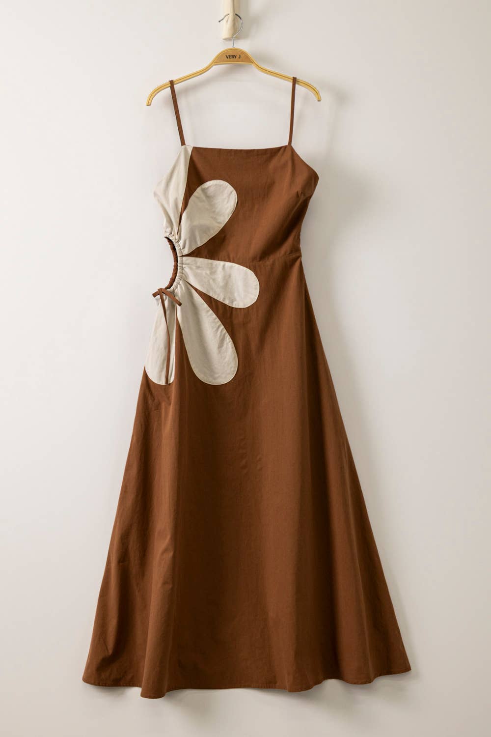 Side Cutout Midi Dress – Floral Appliqué Sleeveless (Chocolate)